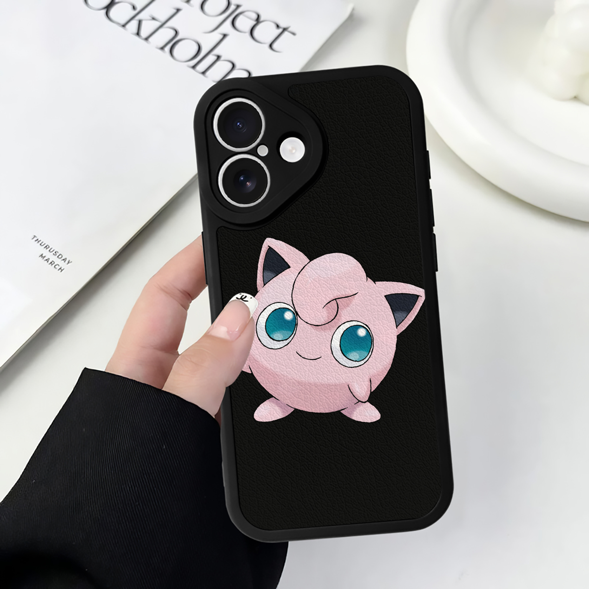 （画像用） ポケットモンスター Pokémon 【iPhone 16シリーズ対応】シリコンスマホケース（レザー調） 材質：シリコン